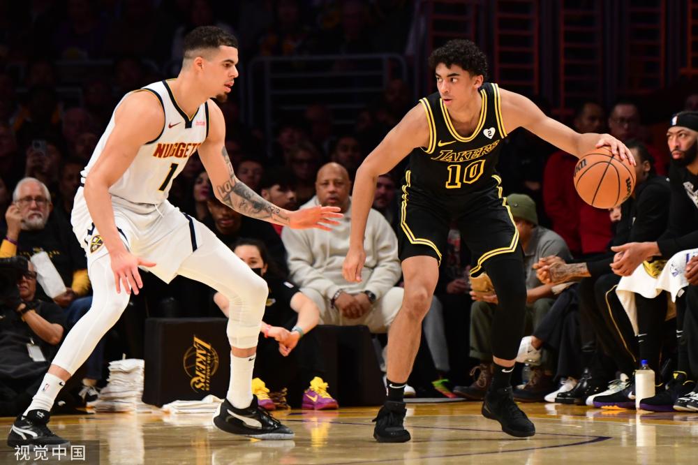 在俱乐部表 在俱乐部表